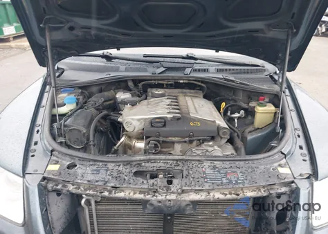 2006 Volkswagen Touareg V6 from USA, damaged, VIN WVGZG77L46D038517